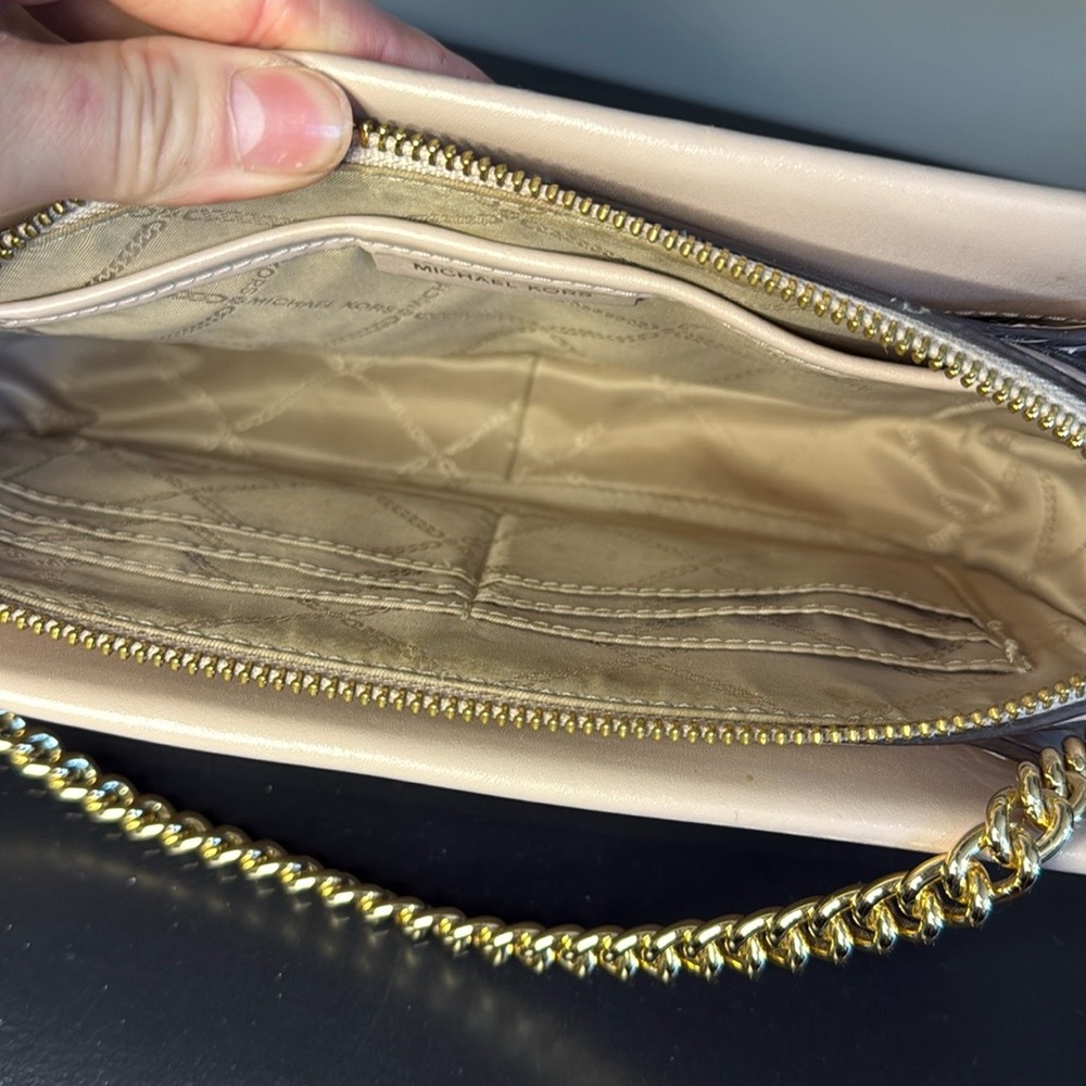 Michael Kors Cream Gold Crossbody Bag with Sleek Design - Picture 9 of 9